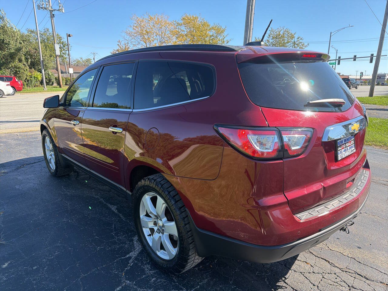 Used 2016 Chevrolet Traverse LT w/ Style and Technology Package FWD image 4