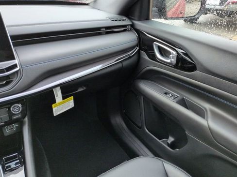 New 2026 Jeep Compass Latitude image 16