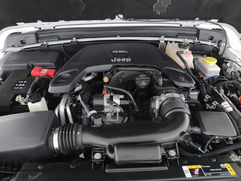 Used 2021 Jeep Wrangler Unlimited Sahara w/ Uconnect 4C Nav & Sound Group image 15