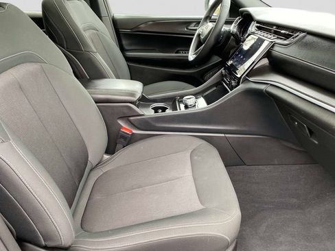 Certified 2025 Jeep Grand Cherokee Laredo X AWD/4WD image 26