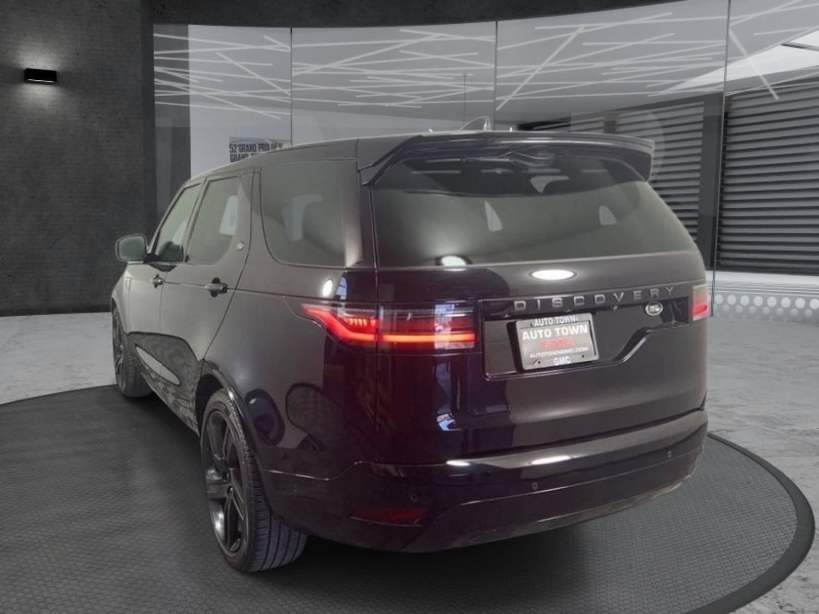 Used 2023 Land Rover Discovery S R-Dynamic AWD/4WD image 7
