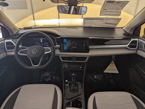 New 2026 Volkswagen Taos SE FWD image 8