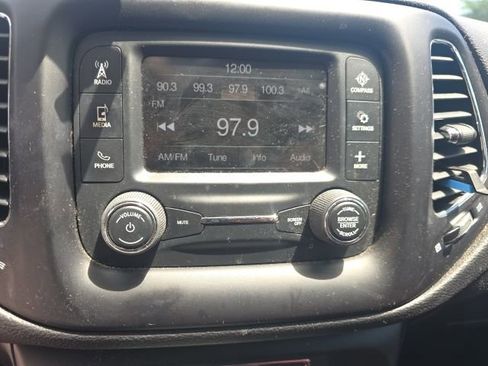 Used 2018 Jeep Compass Latitude FWD image 18