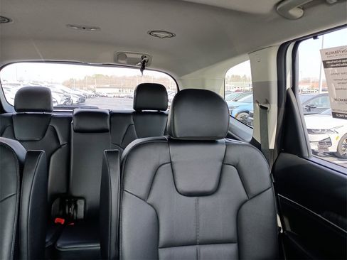 Used 2024 Kia Telluride EX w/ EX Captain's Chair Package image 14