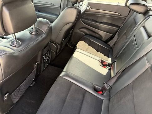 Used 2020 Jeep Grand Cherokee Altitude RWD image 18