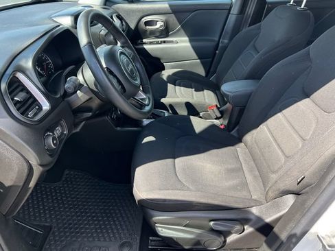 Used 2022 Jeep Renegade Latitude AWD/4WD image 23