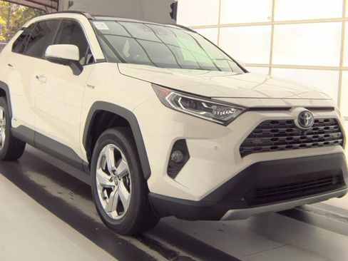 Used 2020 Toyota RAV4 Limited AWD/4WD image 3
