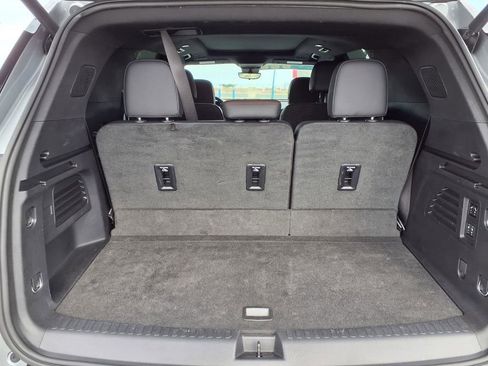 Used 2024 Chevrolet Traverse RS image 10