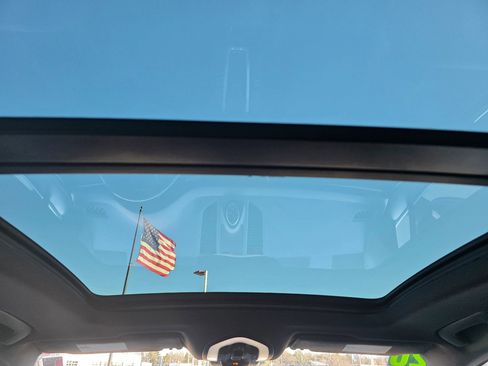 Used 2020 Porsche Macan S w/ Premium Package Plus image 11