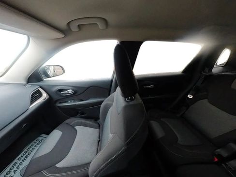 Used 2014 Jeep Cherokee Latitude w/ Comfort/Convenience Group image 25