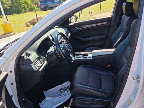 Used 2018 Honda Accord Sport image 5