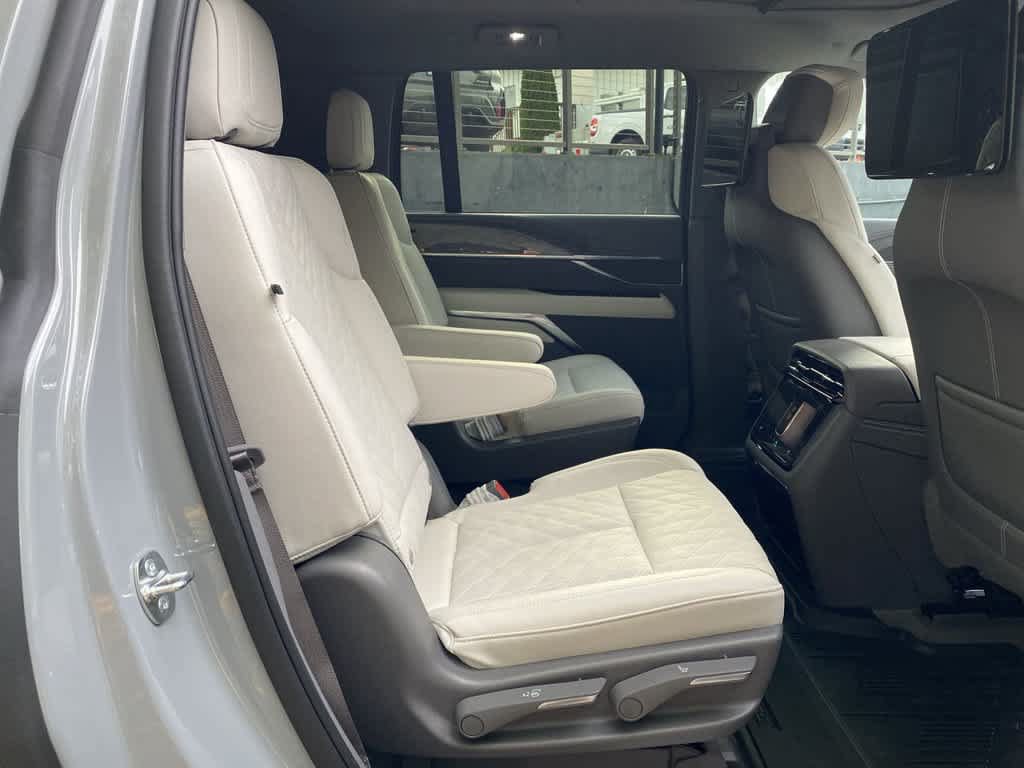 Certified 2026 Cadillac Escalade IQL Sport 1 w/ LPO, ONYX Package AWD/4WD image 19