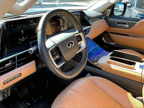 Certified 2025 INFINITI QX80 Sensory image 18