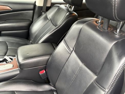 Used 2019 Nissan Pathfinder Platinum image 36