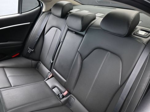Used 2025 Genesis G70 2.5T RWD image 38