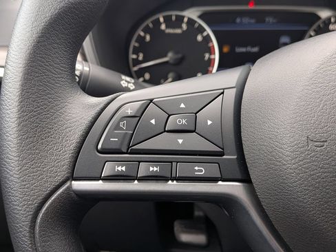 Used 2025 Nissan Altima 2.5 SV FWD image 12