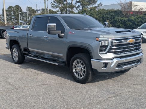 Used 2024 Chevrolet Silverado 2500 LTZ w/ LTZ Premium Package image 2
