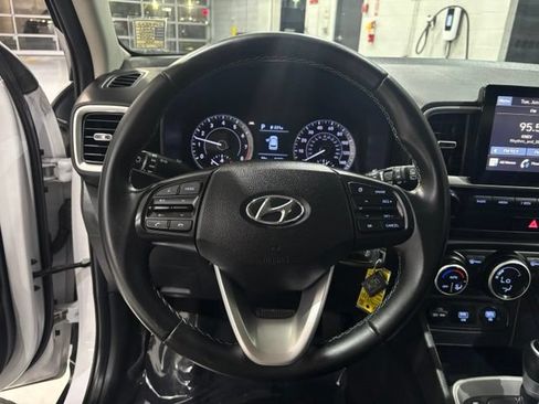 Used 2021 Hyundai Venue SEL FWD image 18