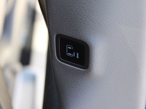 Used 2023 Chrysler Pacifica Touring-L image 23