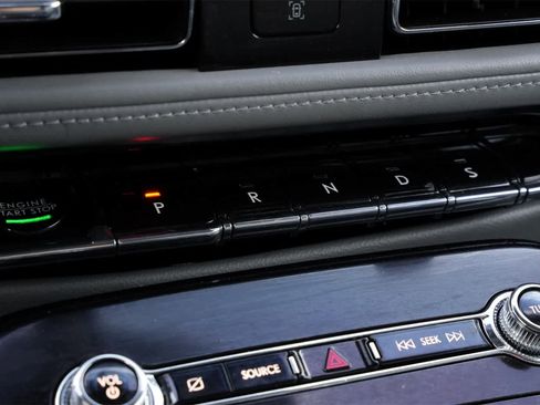 Used 2022 Lincoln Nautilus Reserve w/ Luxury Package image 15