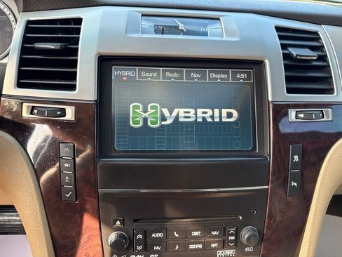 Used 2011 Cadillac Escalade 4WD Hybrid image 38