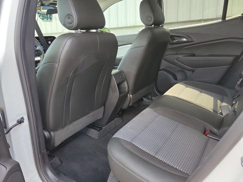Used 2025 Chevrolet Trax LT FWD image 16