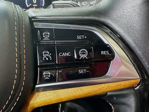 Used 2022 Jeep Grand Cherokee Summit AWD/4WD image 26