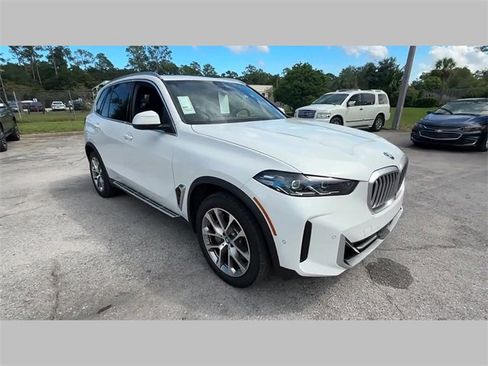 Used 2025 BMW X5 xDrive50e image 32