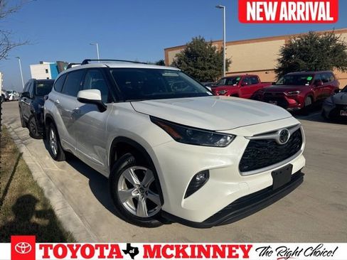 Used 2022 Toyota Highlander LE image 1