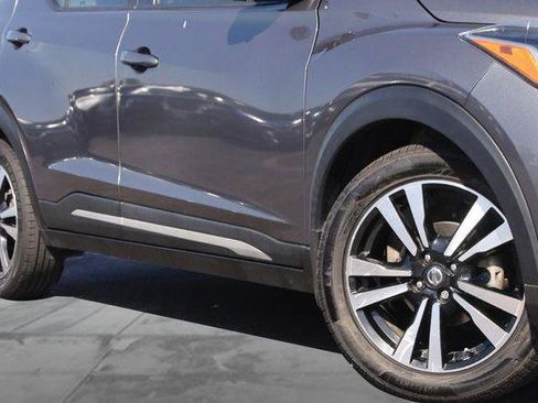 Used 2020 Nissan Kicks SR w/ SR Premium Package FWD image 3