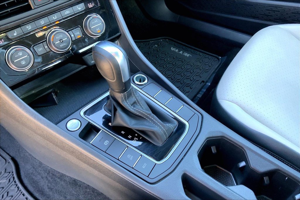 Used 2020 Volkswagen Jetta R-Line FWD image 14