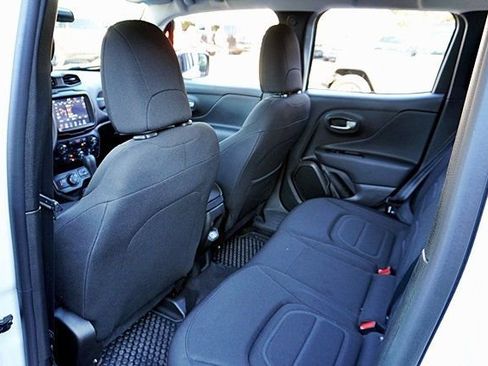 Certified 2022 Jeep Renegade Latitude image 17