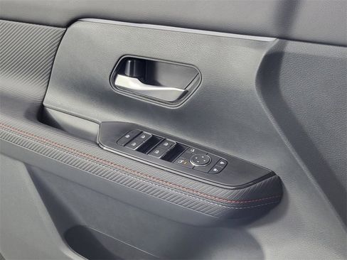 New 2025 Nissan Kicks SR image 9