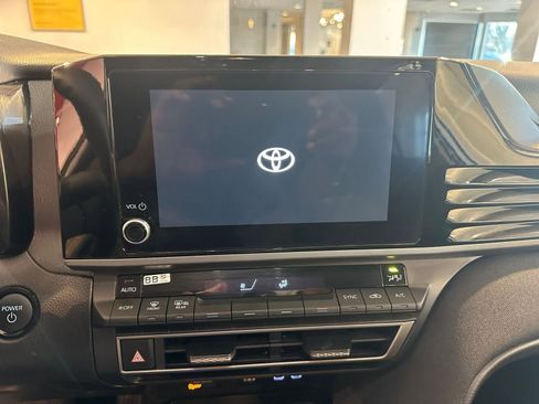 Used 2025 Toyota Camry LE image 21