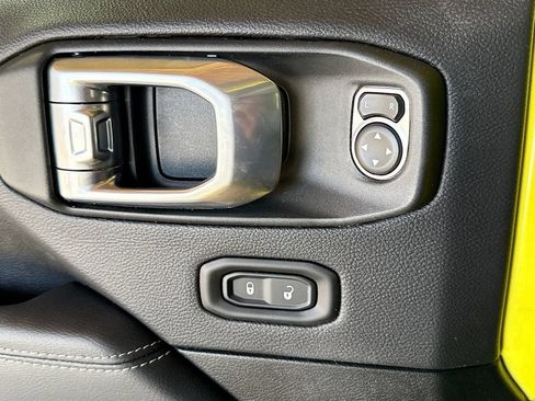Used 2023 Jeep Wrangler Unlimited Sahara w/ Cold Weather Group AWD/4WD image 19
