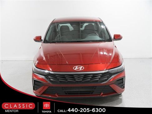 Used 2024 Hyundai Elantra SEL image 2