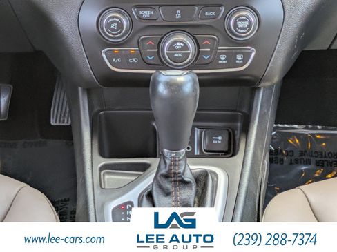 Used 2016 Jeep Cherokee Limited w/ Luxury Group FWD image 17