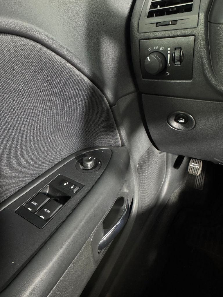 Used 2010 Dodge Challenger SE RWD image 10