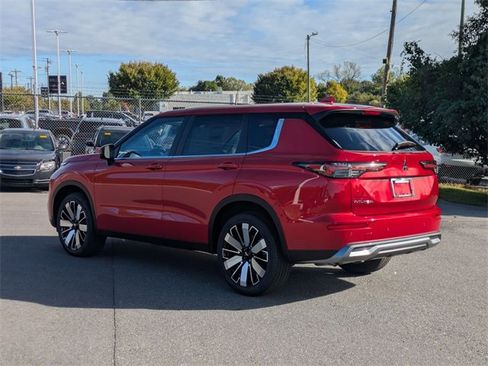 New 2025 Mitsubishi Outlander SE image 5