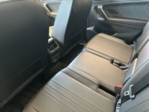 Used 2023 Volkswagen Tiguan SE w/ Panoramic Sunroof Package FWD image 11