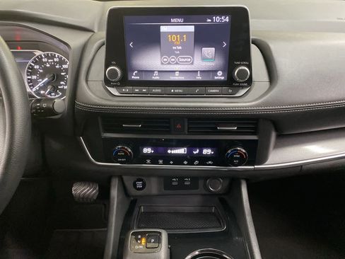 Used 2024 Nissan Rogue SV image 25