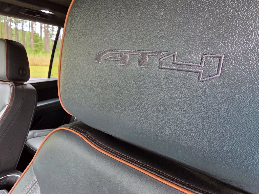 Used 2025 GMC Yukon AT4 AWD/4WD image 16