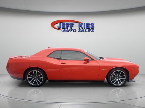 Used 2022 Dodge Challenger R/T w/ Plus Package image 4