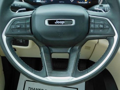 Used 2024 Jeep Grand Cherokee L Limited w/ Luxury Tech Group II image 18