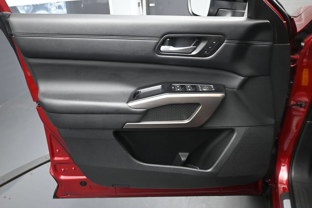 Used 2024 Nissan Pathfinder Platinum FWD image 21