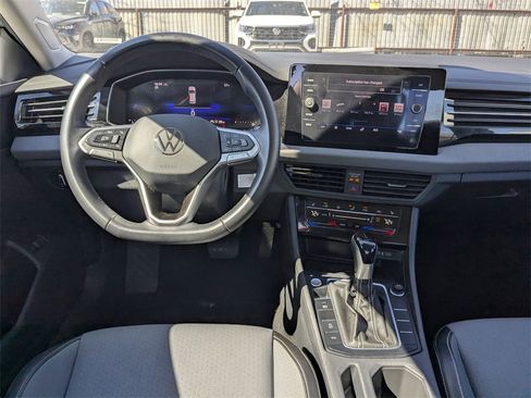 Used 2025 Volkswagen Jetta SE image 27