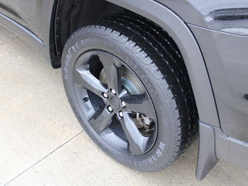 Certified 2023 Jeep Grand Cherokee L Laredo image 36