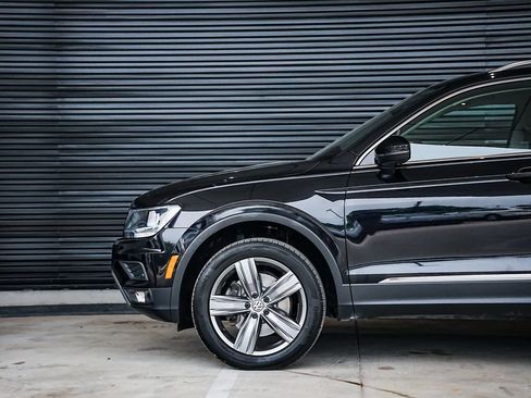 Used 2020 Volkswagen Tiguan SEL AWD/4WD image 7