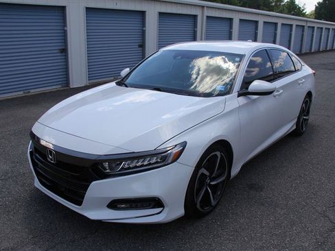 Used 2018 Honda Accord Sport image 2