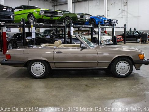 Used 1987 Mercedes-Benz 560 SL image 10